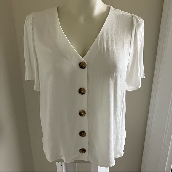 NWT | Kirious | White top - Picture 1 of 6